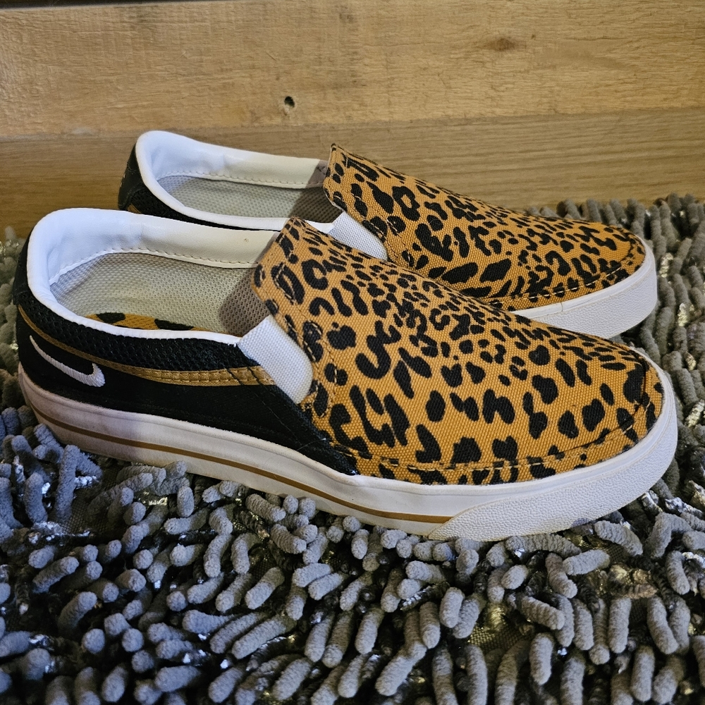 Nike Court Legacy Slip On Shoes - Womens Size 5 - Style DJ5938-001 - Worn Twice